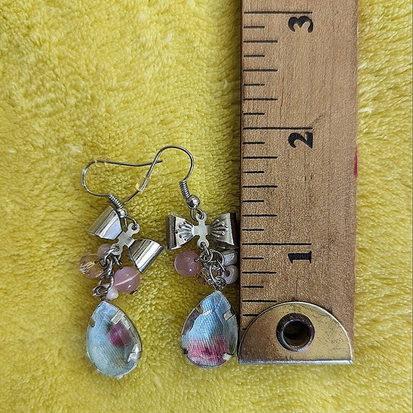 ๐3/$20๐ - Woman's Earings - Picture 3 of 3